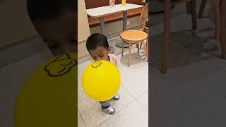 agastya don't like ice-cream but baloon #agastya #baloon #icecream