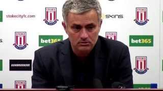 Erneut kuriose Panne bei PK mit Jose Mourinho | Durchsage unterbricht den Caoch des FC Chelsea