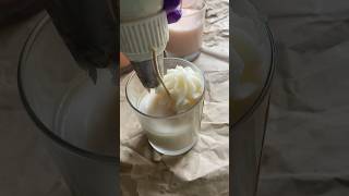 Learn how to make a deliciously scented dessert candle from scratch #diy #candlemaking #velasdesoja