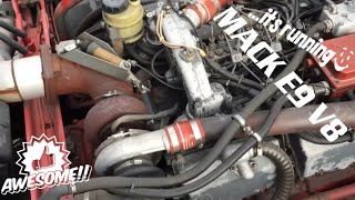 Truck V8 open hood starting Renault Magnum V8 engine Mack V8 E9/EE9 16.4 litre/Kabine gekippt