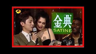 《歌手》巅峰夜直播意外！jessie j偷亲何炅，何炅的反应太牛了