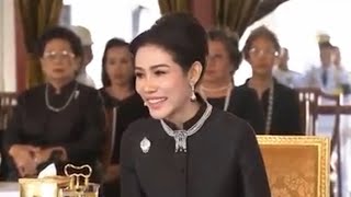 พระบาทสมเด็จพระเจ้าอยู่หัว สมเด็จพระนางเจ้า ฯ พระบรมราชินี และเจ้าคุณพระสินีนาถ ทรงบำเพ็ญพระราชกุศล