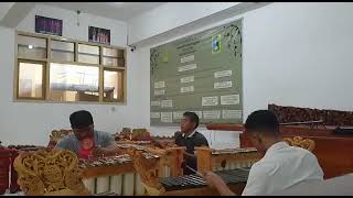 MENCOBA GAMELAN BARU DARI PAK HARIYANTO SOLO