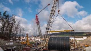 Einheben eines Schalwagens am Eppenbergtunnel