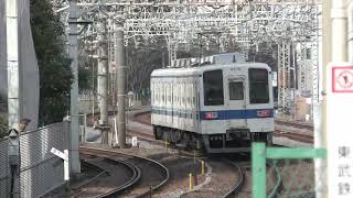 東武大師線 西新井駅での車両交換の様子 8000系8579F→10030型11263F