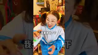 二妮怎麼又偷喝老闆娘的冰袋#童年回憶 #童年小賣部 #童年零食