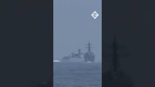 Moment #Chinese warship nearly crashes into a USdestroyer in the Taiwan Straight
