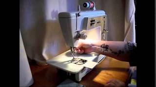 Singer 620 Golden Touch \u0026 Sew Deluxe Zigzag Sewing Machine Demo Video