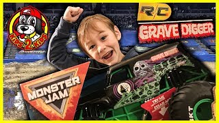 Monster Jam Toys - Lights & Sounds RC GRAVE DIGGER 1: 10 Scale | Syma Drone, NOVIE robot & Frozen 2