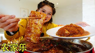 浓厚的汤汁裹满烙饼，卷上米粉肉，简直就是绝配！【逛吃小猪猪】