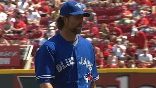 TOR@CIN: Dickey strikes out seven over 7 2/3 innings