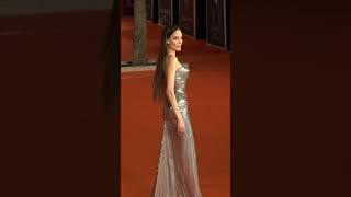 ##Angelina Jolie looking hot in silver gown🔥