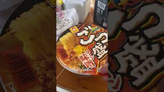 この謎カップラーメンの作り方を教えたいと思います多分閲覧注意