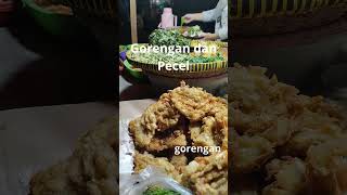 Gorengan memang membuat ketagihan. Kalau kamu? #gorengan #gorenganenak #gorengankekinian