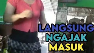 Tante Eksib Di Warung