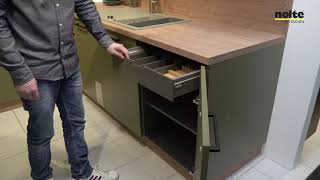 Unterschrank mit Innenschubkasten hinter einer Drehtür / Interior drawer behind a hinged door