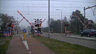 Spoorwegovergang Heiloo // Dutch railroad crossing