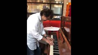 Ustad Zakir Hussain 🙏 Playing Piano Like A Pro Player🙏 || Legend || #IcmTabla #Tabla #Piano #Shorts