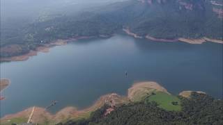 TAVERTET/PANTANO DE SAU A VISTA DE DRONE, VOLANDO EN LA NIEBLA DJI PHANTOM 2.7K CATALUNYA ESPAÑA