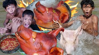 Primitive Technology - Cooking Pigs Heads Recipe For Food At The Forest