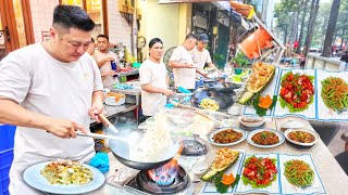 Chủ Người Hoa Trổ Tài Chế Biến Các Món Ăn Malaysia, Singapore, HồngK Trên Vỉa Hè, Chất Lượng 5 sao