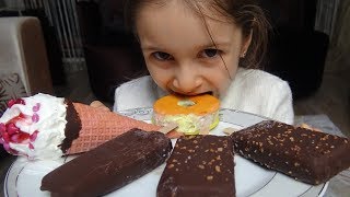 Lina Dondurma Almak İçin Annesinin Elbiselerini Eskiciye Sattı | Ice Cream Funny Kids Video