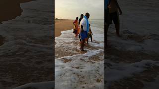 సముద్రం అంటే ఇష్టపడని వాళ్ళు ఉంటారా...? 😍 #shorts #short #viral #sea #beach