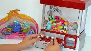 TotoyKids Jugando con la Máquina La Garra pescando Shopkins y Trolls!!! Niños contra Niñas!!!