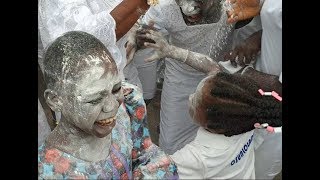 Iya alaje of Nigeria storms Ooni of Ife palace as she snaps with Opeyemi Aiyeola \u0026Yomi Solade