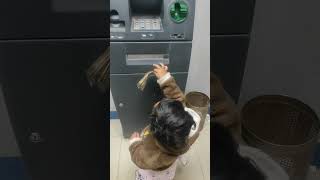 श्रावणी ATM मधुन पैसे कसे काढते एकदा बघाच मित्रांनो