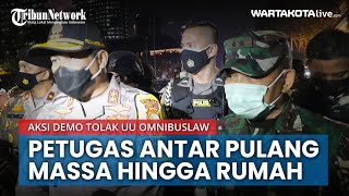 Diantarkan Sampai Rumah oleh TNI, Puluhan Massa Demonstrasi Bubar dengan Tertib