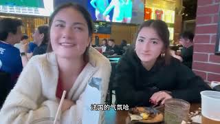 跟法国家人看欧洲足球杯，看到中国品牌赞助太自豪，走向国际了！