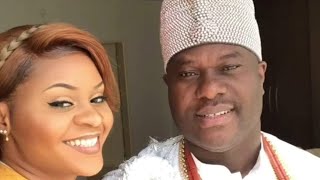 OONI OF IFE SON PRINCE TADENIKAWO WELCOME HIS YOUNGER ONES IN THE PALACE