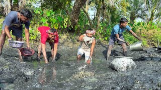 সুমন ভাইয়ের বাড়ি ছোট্ট একটা ডোবা ছিছে অনেক জিওল মাছ পেলাম village fishing!!!