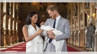 Princ Harry a Meghan poprvé ukázali syna veřejnosti, jméno zatím neprozradili