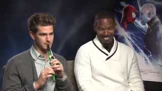 Andrew Garfield plays the recorder with Jamie Foxx in The Amazing Spider-Man 2 2014 interview