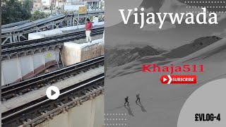 maal gaadi train 🚂# aadmi track par vijaywada #shorts