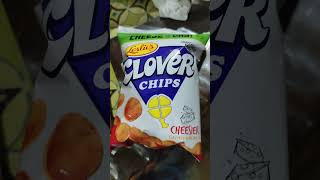 Small Cheesier Clover Chips (Vertical)