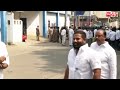 live ysrcp chief ys jagan visits vallabhaneni vamsi atvijayawadasub jail jagan press meet tv45