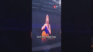 Taylor Swift stops concert to massage 'claw' hand #music #shorts