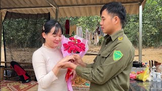 Ly could not hide her happiness at the sweet proposal of police officer Minh.