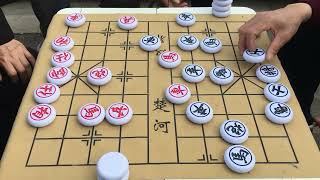 黑棋大爷进攻棋很精彩，双車一炮硬逼老将，三招精彩绝杀老大爷