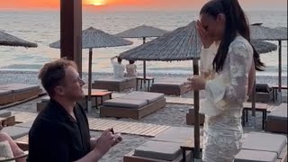 Wave of love: Man proposes to his girlfriend under the setting sun || WooGlobe