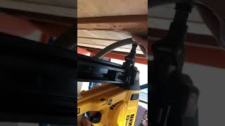 Dewalt DCN890電動鋼構釘槍打夾線釘 2