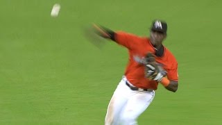 SF@MIA: Hechavarria spins, fires to first for the out