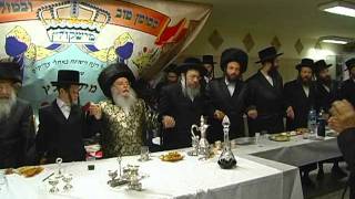 Inspiring dance of the Rebbe of Zvhil and Mishkoltz