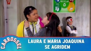 CARROSSEL - Laura e Maria Joaquina trocam puxões de cabelo