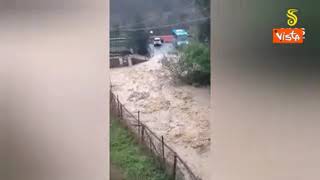 Maltempo in Toscana, strade allagate, chiusa la SS65 della Futa nel Comune di Vaglia (FI)