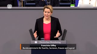 Rede im Bundestag: Franziska Giffey: Kinder und Jugendliche beim guten Aufwachsen unterstützen