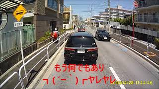 ドラレコ映像　歩道走行の郵便バイク